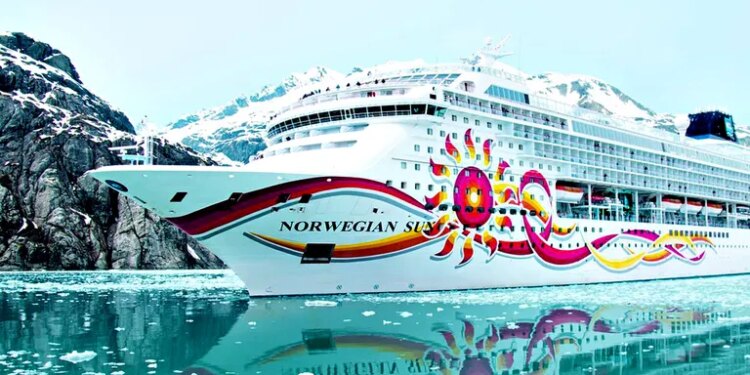 Alaska: un crucero con 3000 personas a bordo chocó contra un iceberg
