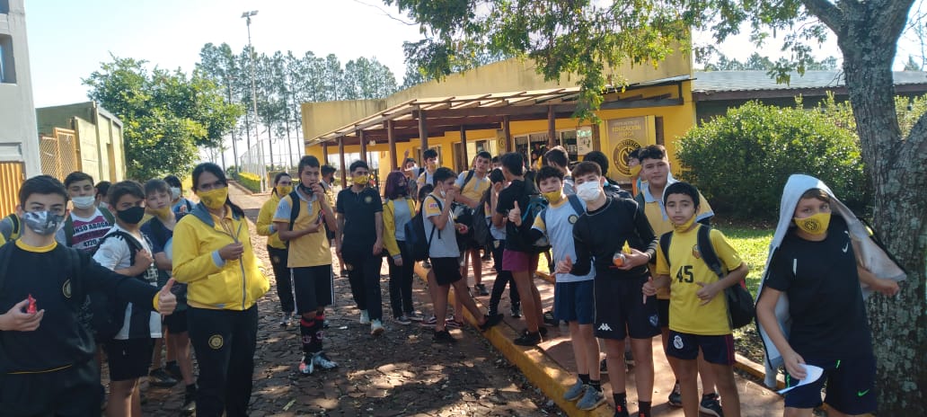 Estudiantes del Instituto Crucero del Norte de Misiones