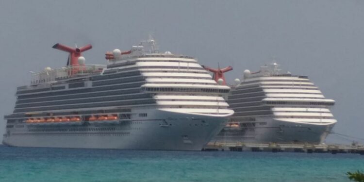 Así lucen los cruceros de Carnival en el muelle Puerta Maya de Cozumel: EN VIVO
