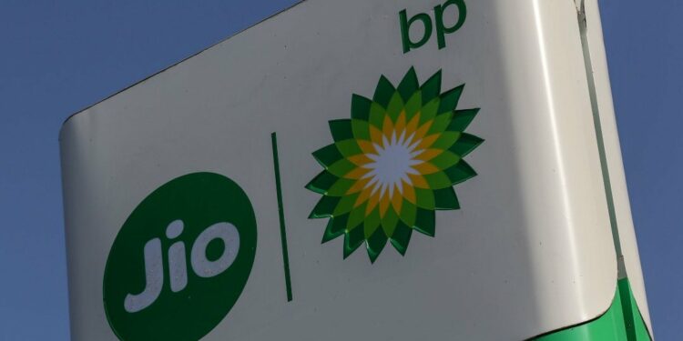 BP y Shell pagarán costos de viaje de empleados después de decisión sobre el aborto