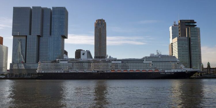 El nuevo Rotterdam tiene capacidad para 2,668 personas y al igual que todos los de la flota, se caracteriza por su alto nivel gastronómico.