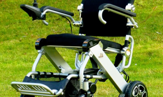 Beneficios de viajar con una silla de ruedas eléctrica