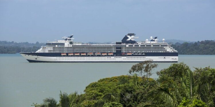 Celebrity Cruises celebra el regreso completo al servicio de todos su cruceros