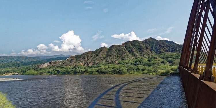 Colombia alista crucero fluvial y visas de trabajo remoto