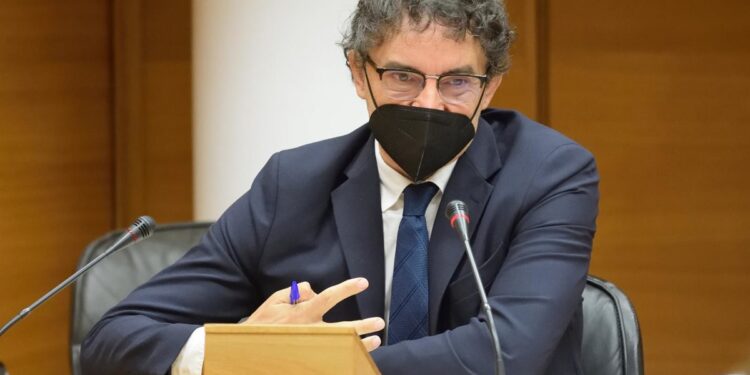 Colomer insta a "rectificar" sobre la tasa turística, "no politizar" y alejarse de una "aproximación superficial"