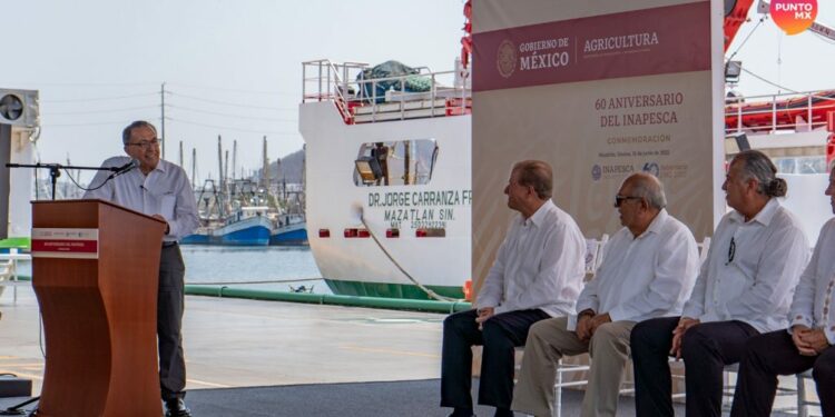 Conmemoran 60 aniversario de Inapesca en Pinsa; nombran buque en honor a Carranza Fraser