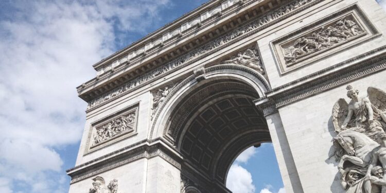 Arco del Triunfo, uno de los puntos más icónicos de Francia