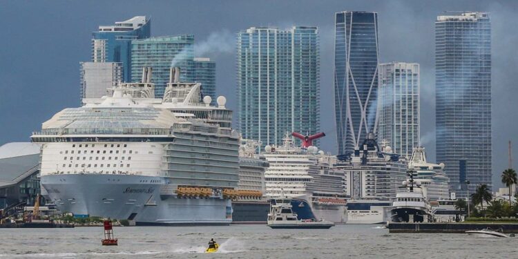 Consejos para reservar vacaciones en cruceros, hoteles y aerolíneas