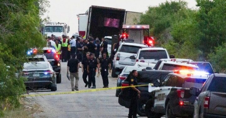 Crisis migratoria. Hallan 50 migrantes muertos dentro de un camión en Texas