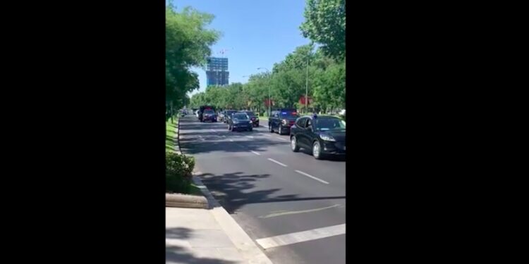 Cuántos coches lleva la caravana de Joe Biden para la Cumbre de la OTAN en Madrid -- Autobild.es