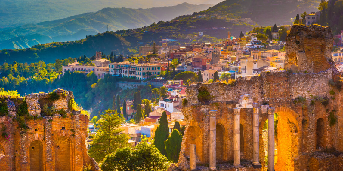Las ruinas del teatro de Taormina, en Sicilia.