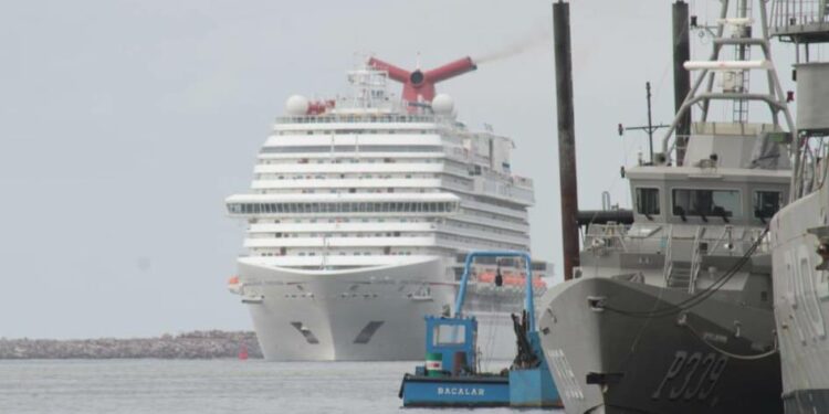 Director del HG de Mazatlán pide no dejar bajar a nadie de cruceros que traiga temperatura alta, por viruela del mono; hoy llegó uno de Vallarta