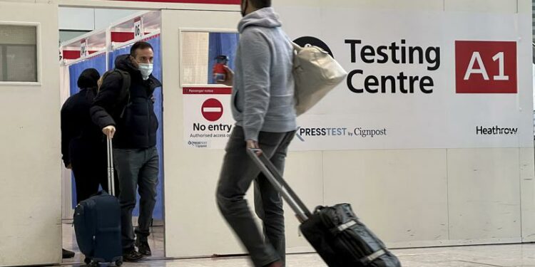 EUA elimina requisito de prueba COVID-19 para viajes Foto: AP
