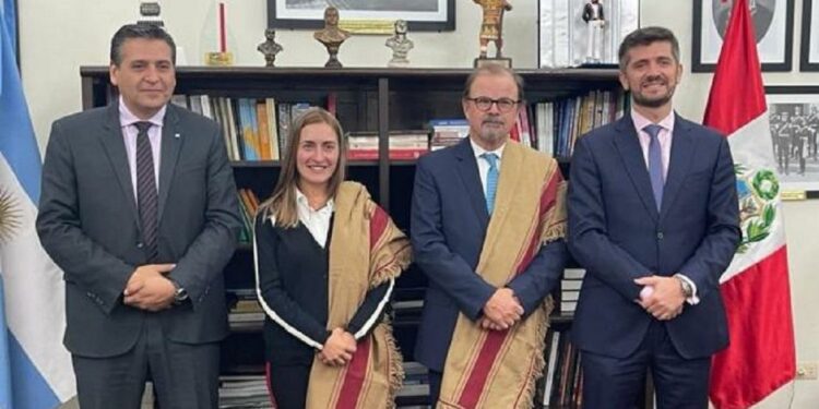 El Gobierno busca que Tucumán vuelva a tener conectividad con Lima