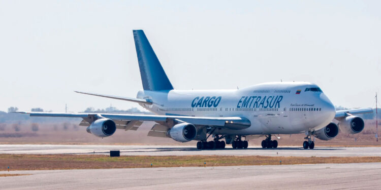 El avión que está retenido en la Argentina por orden del Gobierno