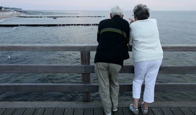 El Imserso ofrece 820.000 plazas de viajes sin subida de precios para 2022-23