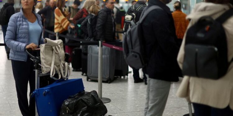 FOTO DE ARCHIVO: La Terminal 5 del aeropuerto de Heathrow en Londres, Reino Unido, 1 de junio de 2022. REUTERS/Hannah McKay