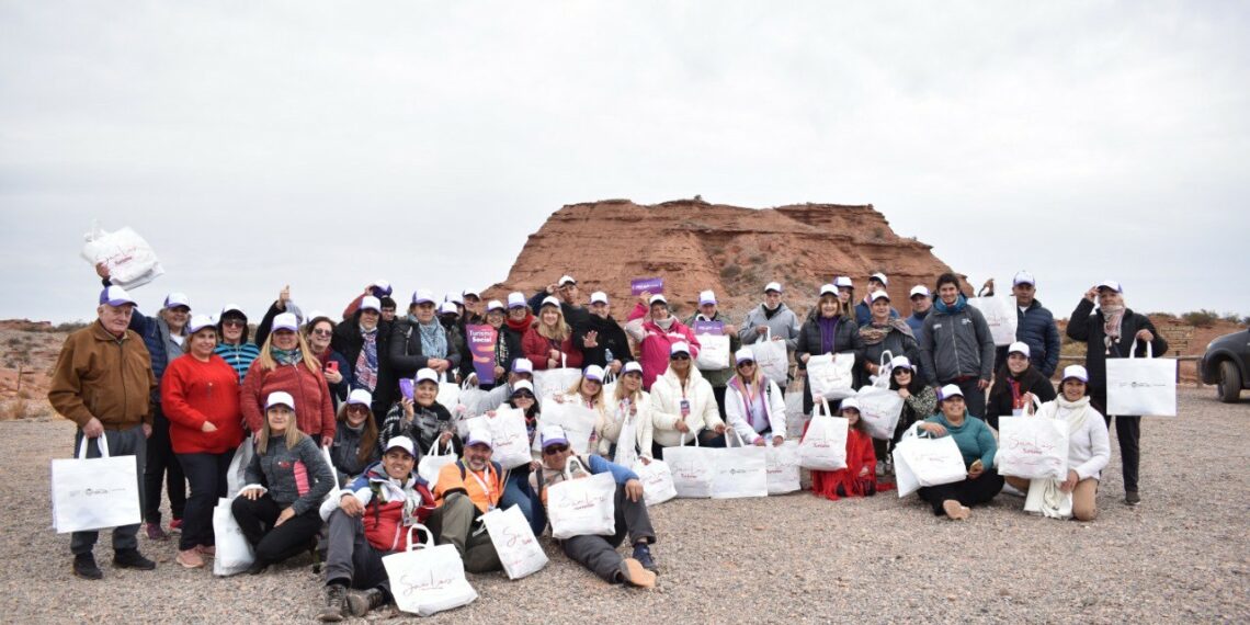 El primer viaje de Turismo Social llevó a 48 adultos mayores a Sierra de las Quijadas