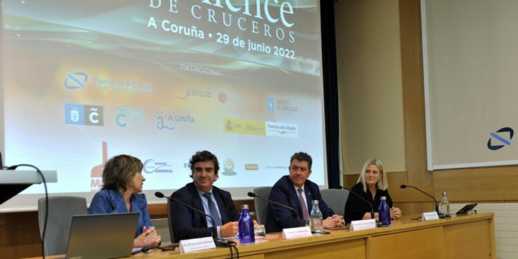 El turismo de cruceros dejará este año unos 15 millones de euros en A Coruña y Borrego destaca que sirva como "puerta de entrada" para visitar Santiago
