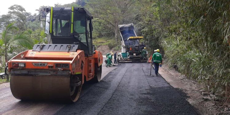 En un 91 por ciento de ejecución avanza la pavimentación de la vía Tenza - El Crucero 1