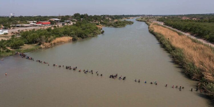 Enfrentan migrantes viajes cada vez más peligrosos en todo el mundo