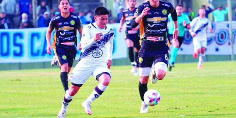 Federal A: un eterno goleador posadeño amargó a Crucero en Salta