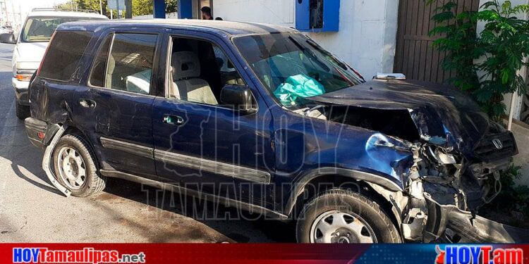 Hoy Tamaulipas - Choque en Tamaulipas Huye tras provocar encontronazo en Nuevo Laredo