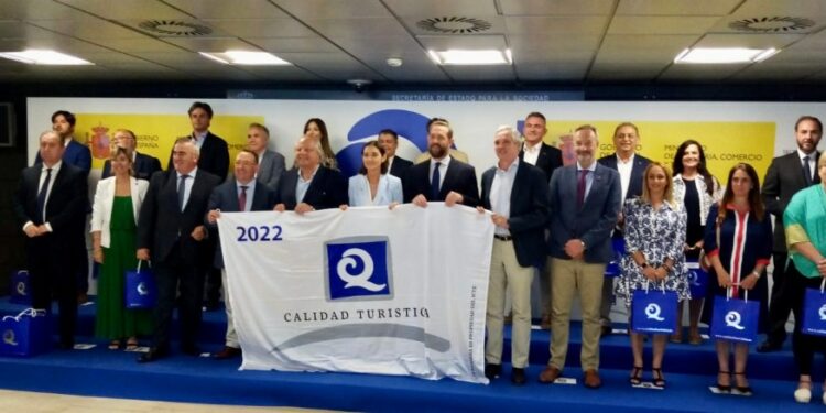 Huelva obtiene por segundo año consecutivo la Bandera ‘Q’ de Calidad Turística otorgada a la Playa del Espigón -