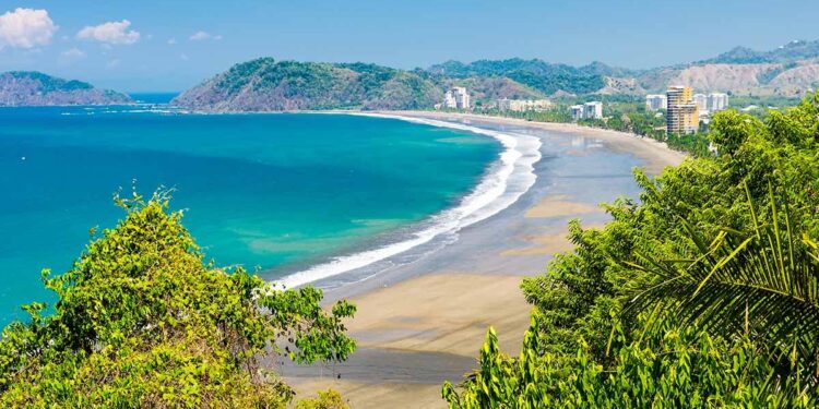 Jacó compite como el “Mejor Destino de Playa en México y Centroamérica”