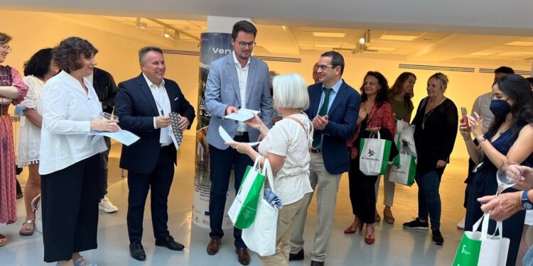 Jaén luce su oferta turística en París con motivo del vuelo desde el Aeropuerto García Lorca