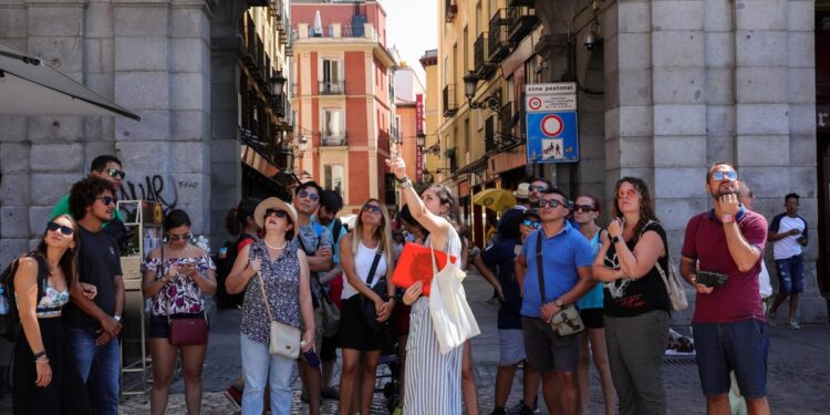 La Comunidad se sitúa como el quinto destino preferido del país en el primer trimestre con 2,9 millones de viajes