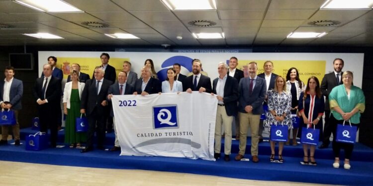 La Playa del Espigón de Huelva obtiene por segundo año consecutivo la Bandera 'Q' de Calidad Turística