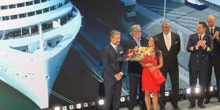 Bautismo del 'Costa Toscana' en Barcelona, con Chanel.