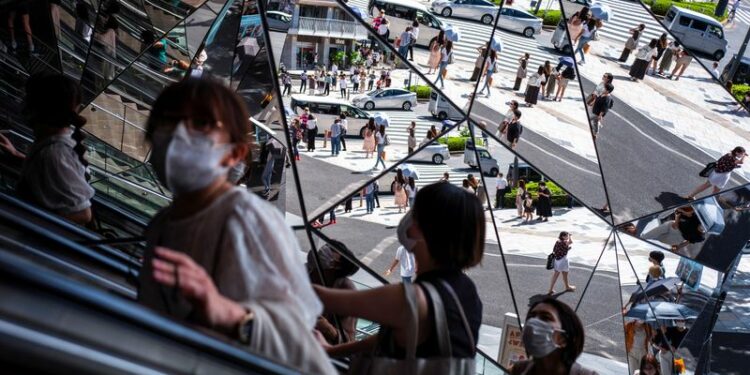 FOTO DE ARCHIVO: Un centro comercial de Tokio durante el brote de COVID-19 en Tokio, Japón, 19 de agosto de 2021. REUTERS/Athit Perawongmetha