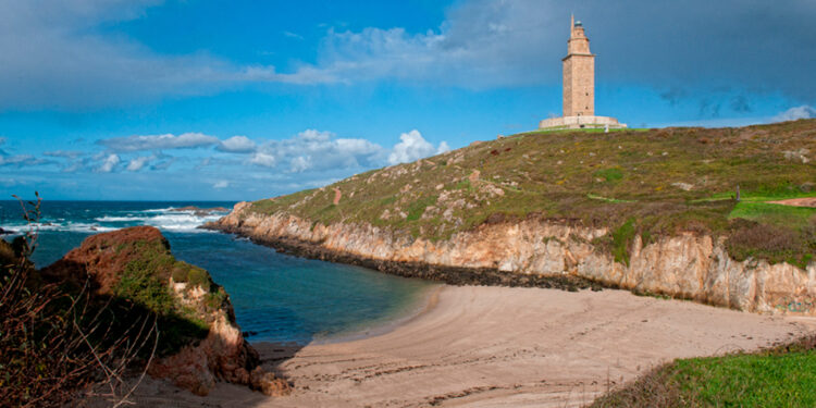 Ninguna otra playa del mundo puede presumir como As Lapas de tener...