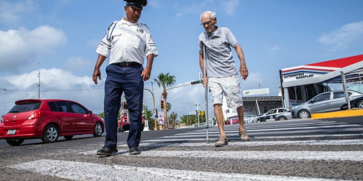 Las reglas tienen que cambiar... sí se puede tener cruceros viales seguros: SEBIDES
