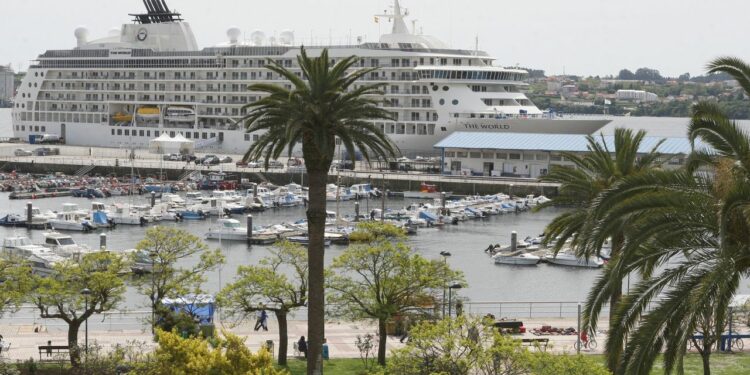 Los residentes del exclusivo crucero The World eligen Ferrol como puerto de escala