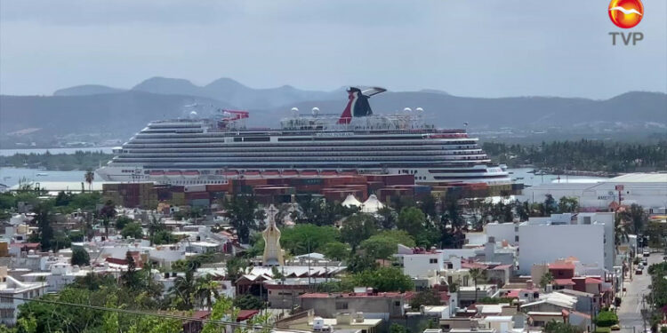 Más de 5 mil personas llegaron en el crucero Cárnival Panorama a Mazatlán