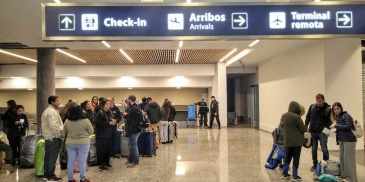 Micros harán viajes directos del aeropuerto de Iguazú a Posadas