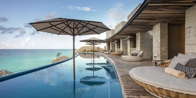 Piscina infinita de La Casa de la Playa, en M