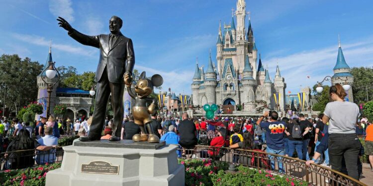 Orlando, hogar de Mickey Mouse, lidera los 20 mejores destinos para vacaciones familiares