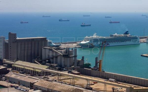 Parlament de Cataluña pide aprobar este año impuesto emisiones de cruceros