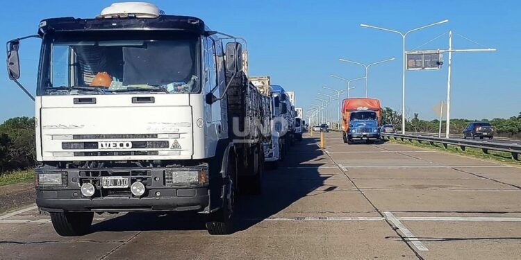 Por la falta de gasoil, camioneros de Santa Fe eligen los viajes que demanden menos recorrido