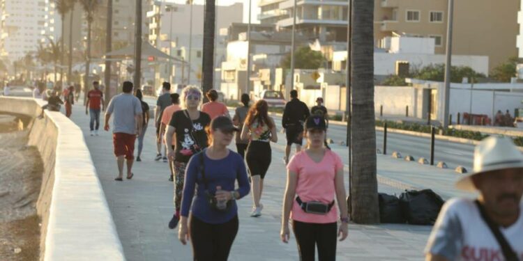 Por miedo a inseguridad, el 50% de los turistas de cruceros de EU y Canadá no desembarca en Mazatlán, revela ‘El Químico’