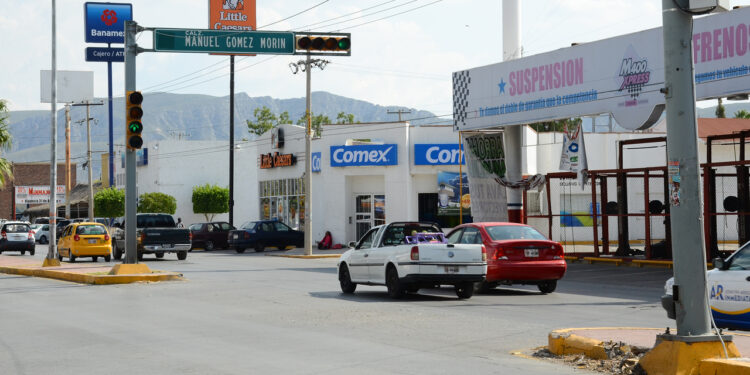 Proponen ingenieros flujos continuos para solucionar conflictos viales en ocho cruceros de Torreón.