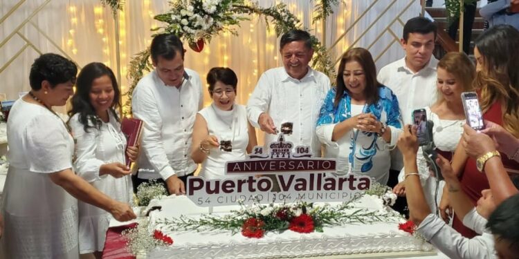 Puerto Vallarta, un paraíso próspero que cumple 104 años