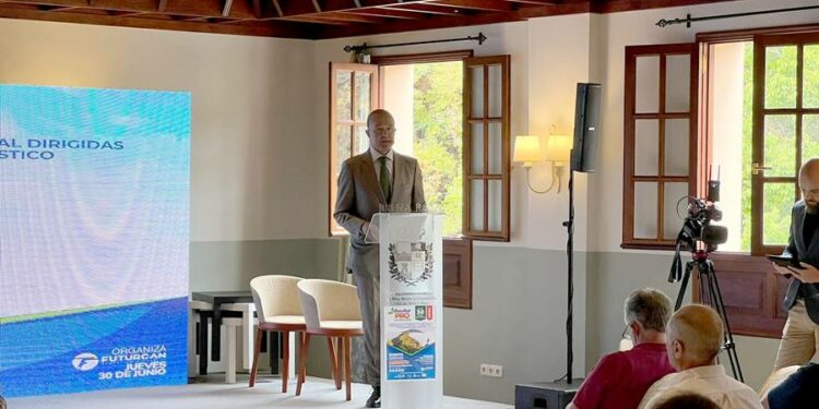 Raúl Camacho pone en valor la colaboración empresarial para lograr la recuperación turística de la Isla