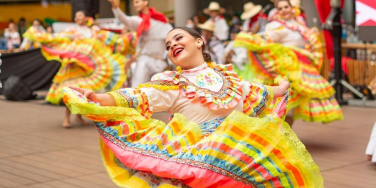 El Festival Folclórico Colombiano comenzó su ruta por diferentes ciudades anunciando las fechas del evento. Foto: Alcaldía de Ibagué