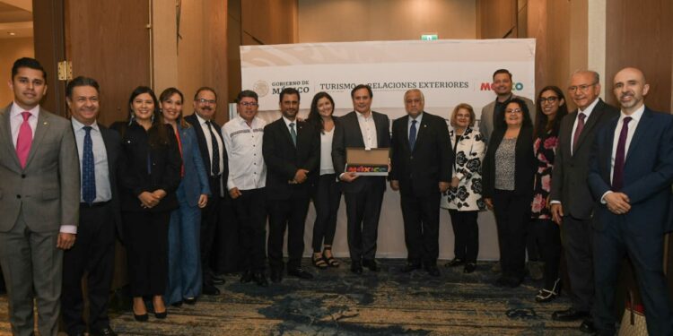 Miguel Torruco inicia Operación Toca Puertas en Vancouver para impulsar la llegada de turistas canadienses