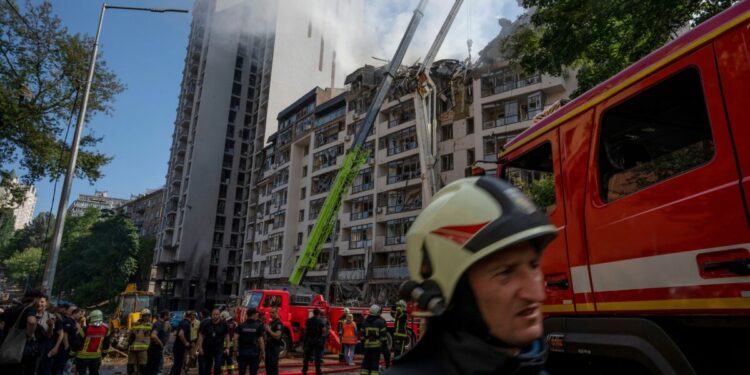 Rusia ataca Kiev, consolida avances en el este de Ucrania